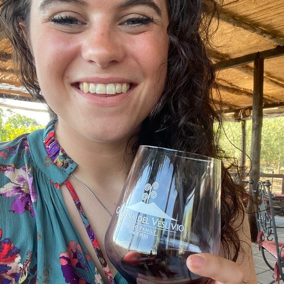 Meet your posher, Haley! - Picture 1 of 2